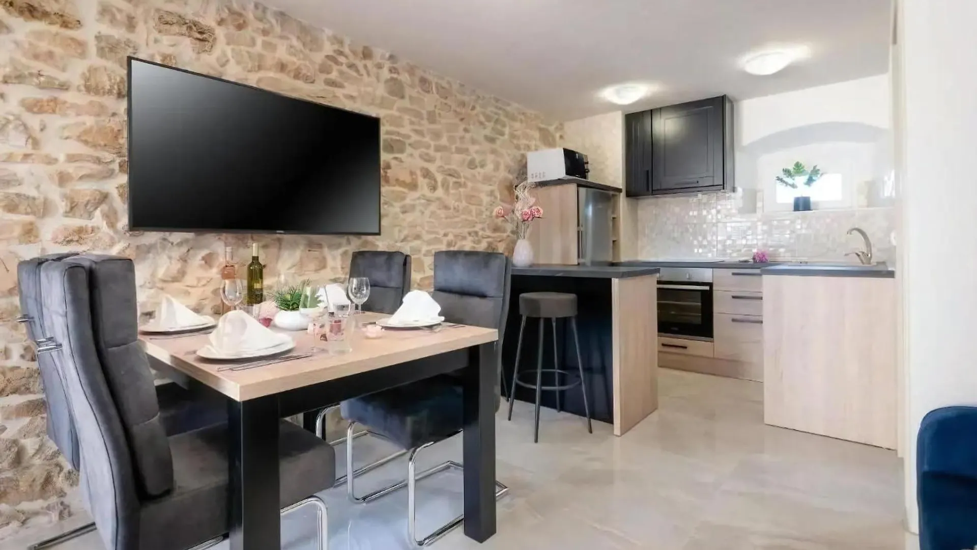 Ferienhaus Mit Whirlpool Und Sauna, In Kastelir