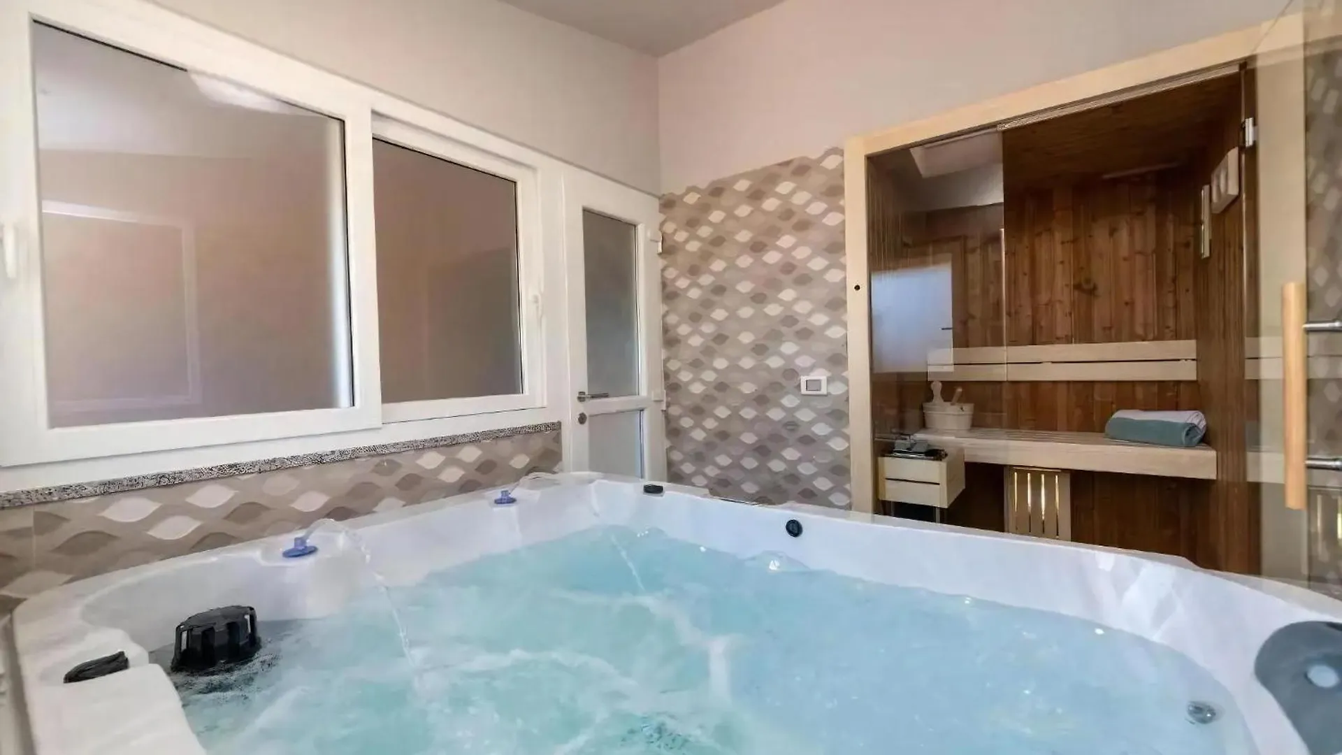 Ferienhaus Mit Whirlpool Und Sauna, In Kastelir 0*,  Croatia