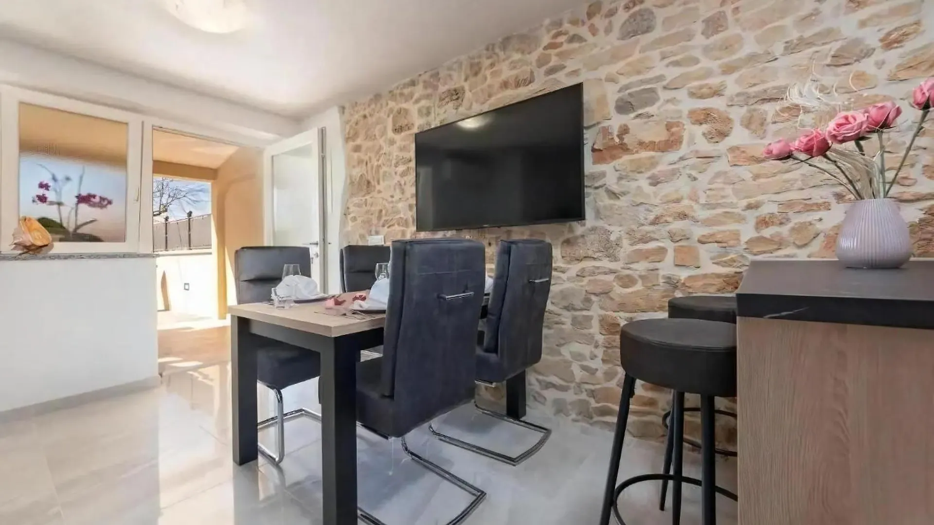 Ferienhaus Mit Whirlpool Und Sauna, In Kastelir Holiday home